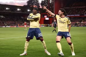 Arsenal thắng nhọc Nottingham Forest