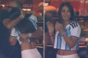 ‘Nóc nhà’ bật khóc trên khán đài sau màn ‘cứu’ Argentina xuất thần của Messi