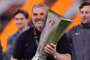 Sa thải HLV Postecoglou, Tottenham mất bộn tiền 