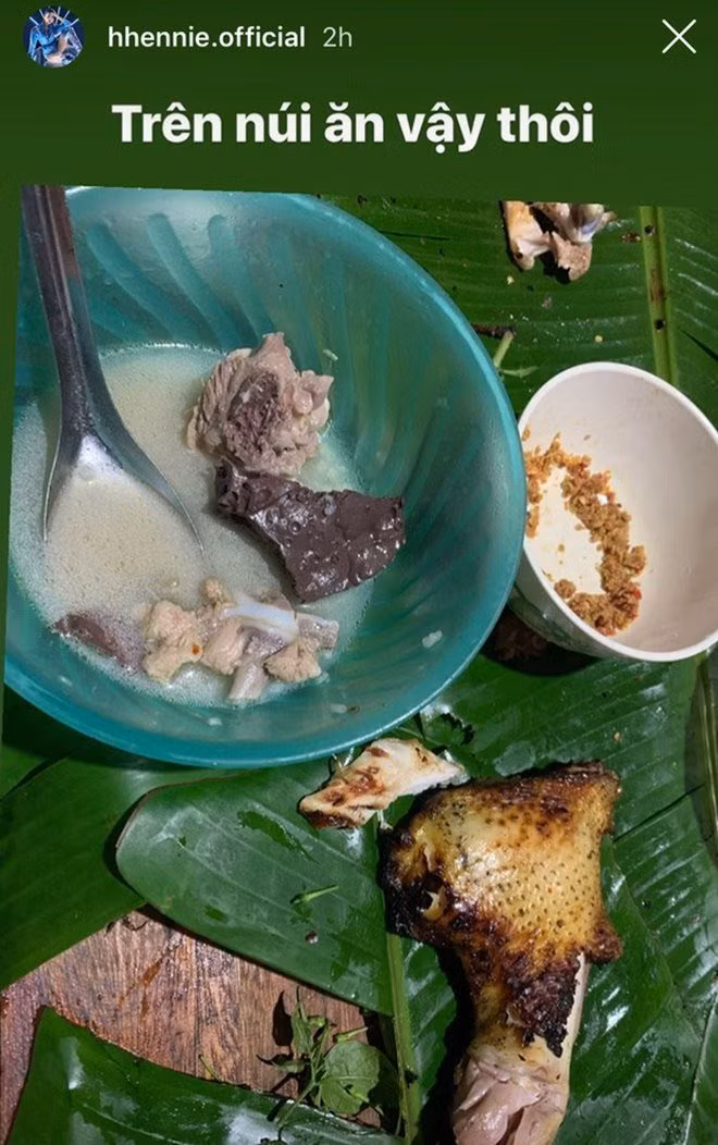hoa hau h'hen nie ua nuoc mieng, thay "suong va da" khi khoe mam com dai khach o que - 14