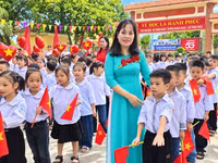 Cô và trò Trường Tiểu học Bắc Vũ Dương trong không khí phấn khởi chào đón năm học mới.