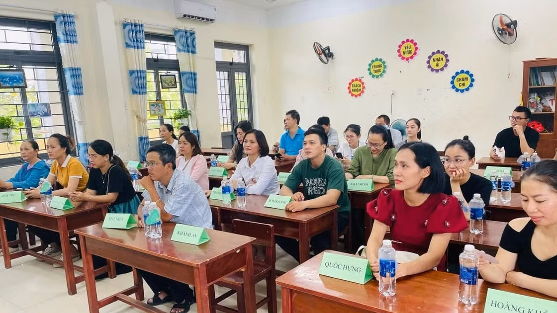 Trường Tiểu học Lê Đình Chinh gặp mặt cha mẹ học sinh. Ảnh: NTCC