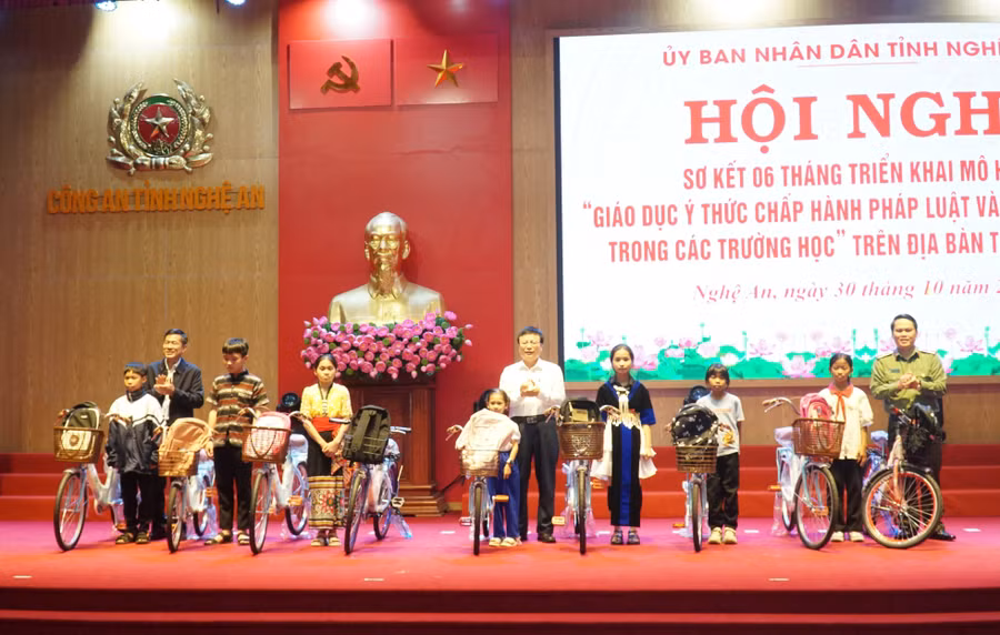 giao-duc-y-thuc-chap-hanh-phap-luat-5.jpg