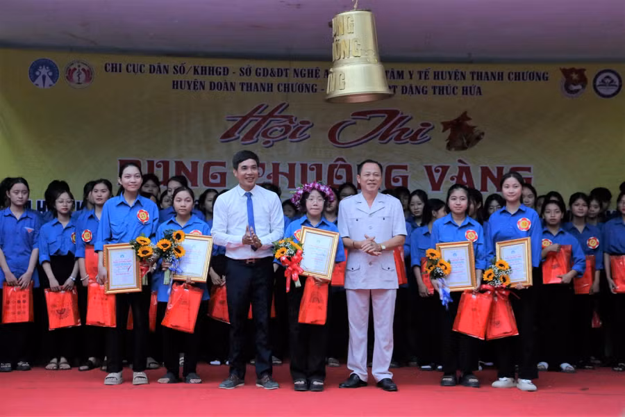 rung-chuong-vang.jpg