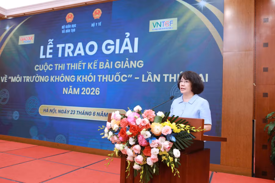 Bà Phan Thị Hải - Phó Giám đốc Quỹ Phòng, chống tác hại của thuốc lá (Bộ Y tế) phát biểu tại lễ trao giải.