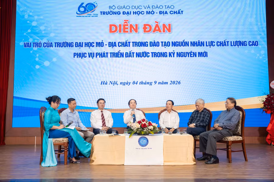 Chuyên gia, nhà khoa học chia sẻ tại diễn đàn.