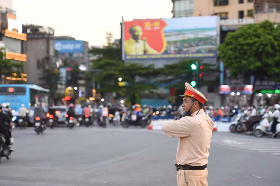 CSGT Hà Nội phân luồng giao thông dịp Tết.