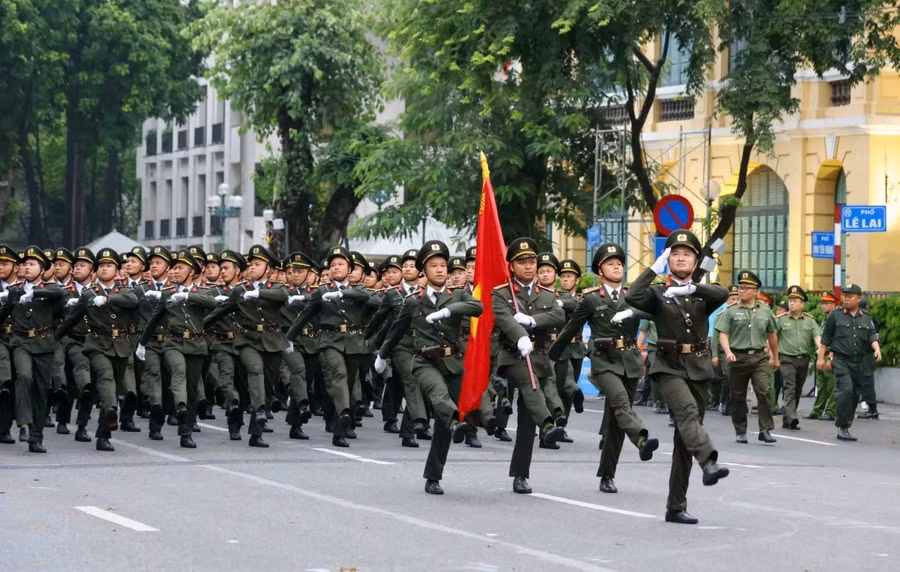 Gần 3.000 cán bộ, chiến sĩ Công an Hà Nội duyệt đội ngũ và diễu hành Ngày hội Vì Thủ đô bình yên