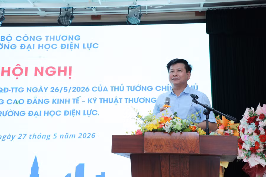 Hiệu trưởng Trường Đại học Điện lực, PGS.TS. Đinh Văn Châu phát biểu hội nghị.