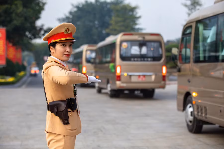 Lực lượng CSGT Thủ đô thực hiện nhiệm vụ trên các tuyến đường phục vụ Đại hội.