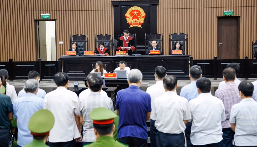 Các bị cáo nghe Tòa tuyên phạt (Ảnh TL).