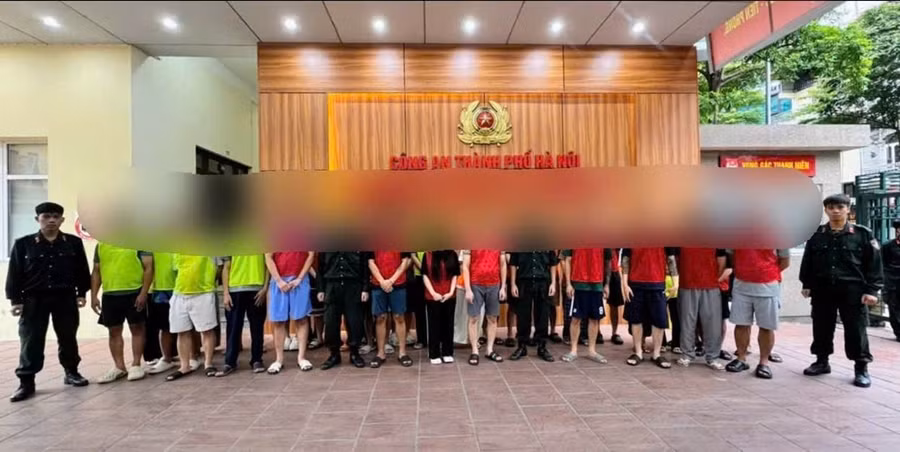 Các đối tượng tại cơ quan cảnh sát điều tra (Ảnh CAHN).