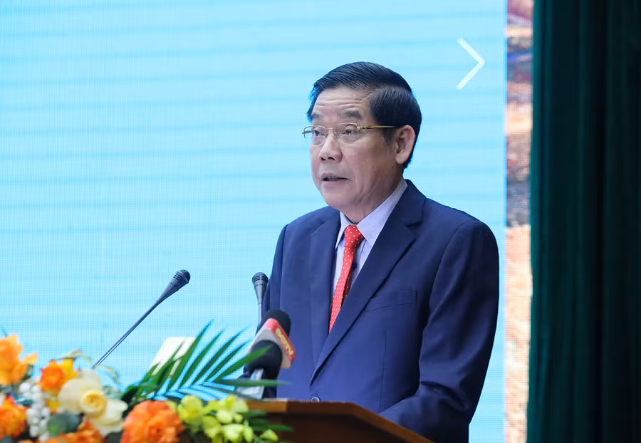 Đồng chí Nguyễn Văn Gấu - Bí thư Tỉnh ủy phát biểu chỉ đạo tại hội nghị.