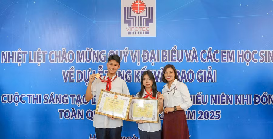 z7227064031315-f8bd79bc05721bbb56356aaebed4881f.jpg