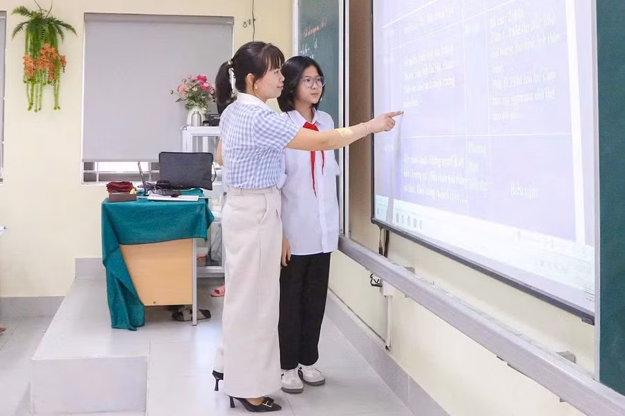 Cô trò Trường THCS Đại Đồng trong giờ học.