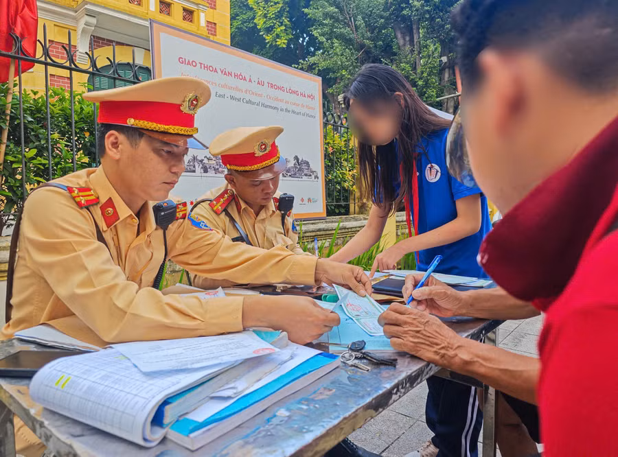 Danh sách học sinh vi phạm ATGT được tập hợp, thông tin đến Sở GD&ĐT.
