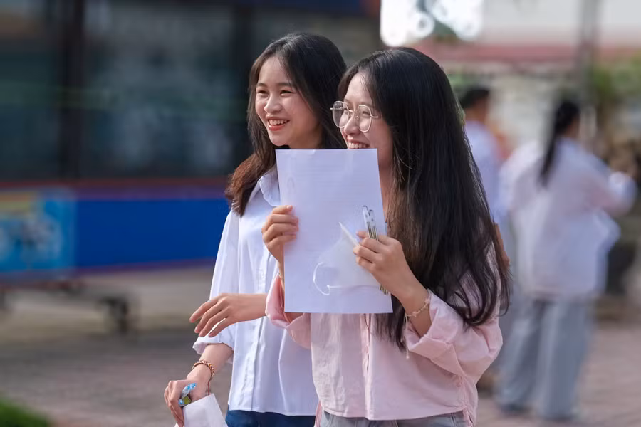 Thí sinh dự thi tại điểm thi Trường THPT Ngô Sĩ Liên.