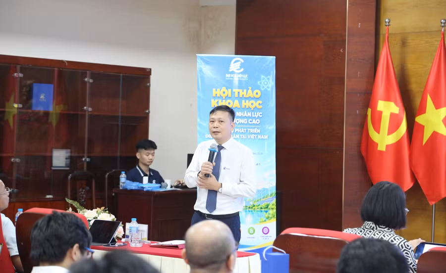 TS. Nguyễn Đăng Toản, Trưởng khoa Năng lượng và Phát triển bền vững chia sẻ tại hội thảo.