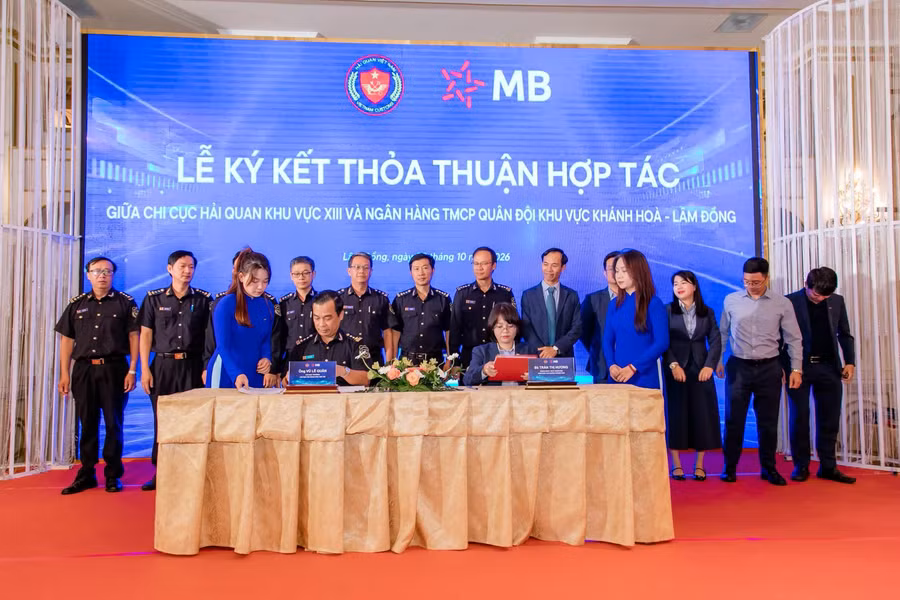 MB và Chi cục Hải quan Khu vực XIII chính thức ký kết Thỏa thuận hợp tác.