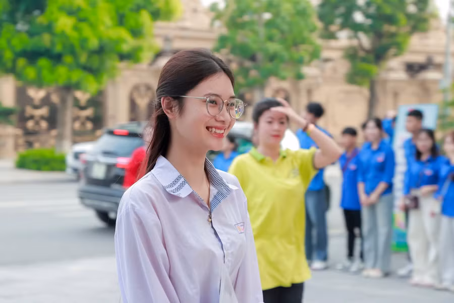 Thí sinh dự thi tại Điểm thi Trường THPT Hàn Thuyên.