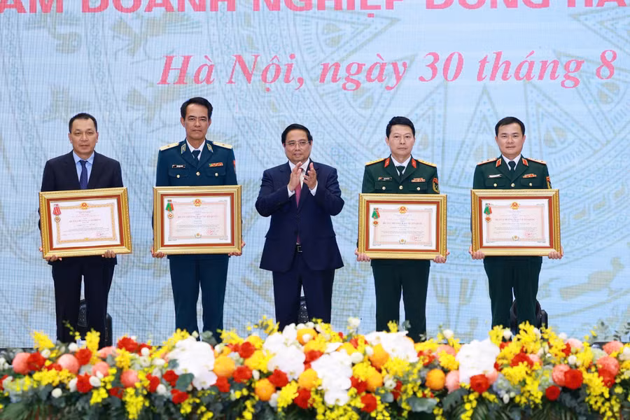 MB vinh dự đón nhận Huân chương Bảo vệ Tổ quốc hạng Nhất