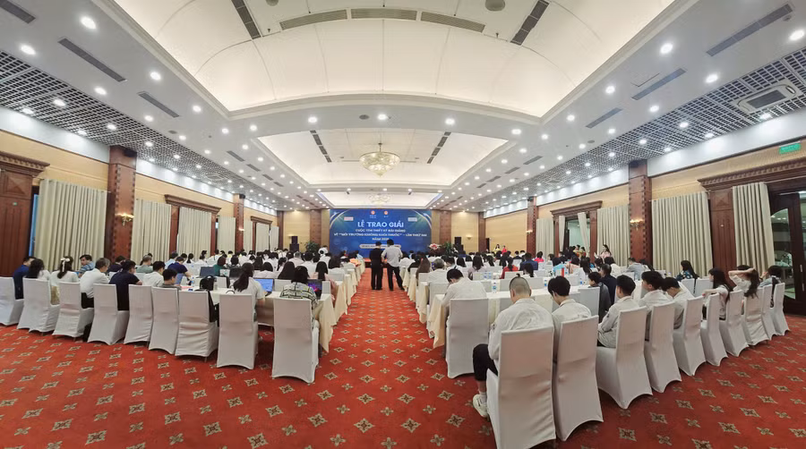 Quang cảnh buổi lễ trao giải.