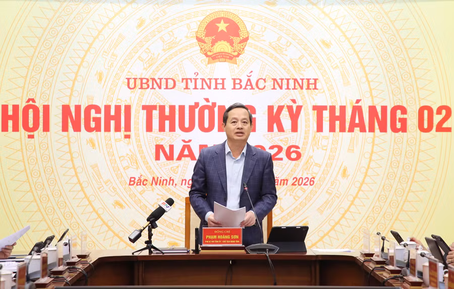 Chủ tịch UBND tỉnh Phạm Hoàng Sơn chỉ đạo một số nhiệm vụ trọng tâm tại hội nghị.