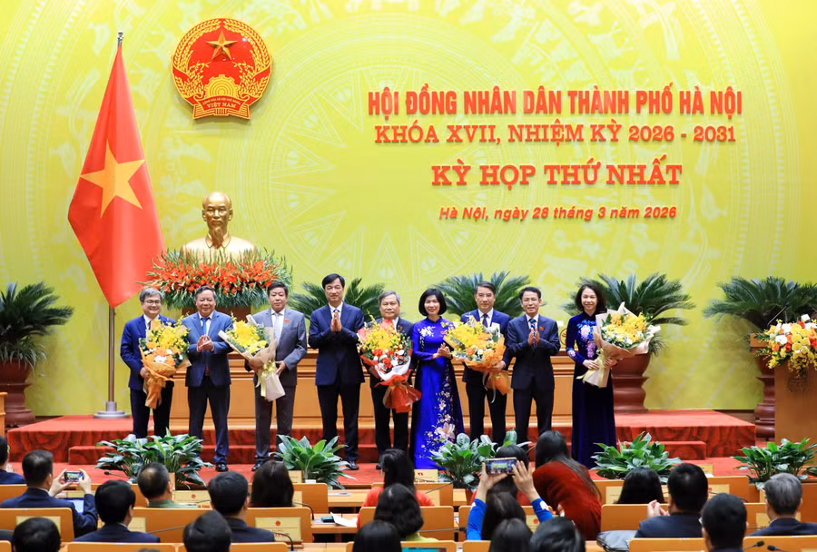 Lãnh đạo TP Hà Nội chúc mừng Chủ tịch và các Phó Chủ tịch UBND thành phố nhiệm kỳ 2026 - 2031.