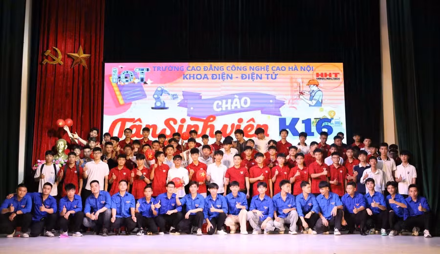 Sinh viên Khoa Điện - Điện tử HHT.