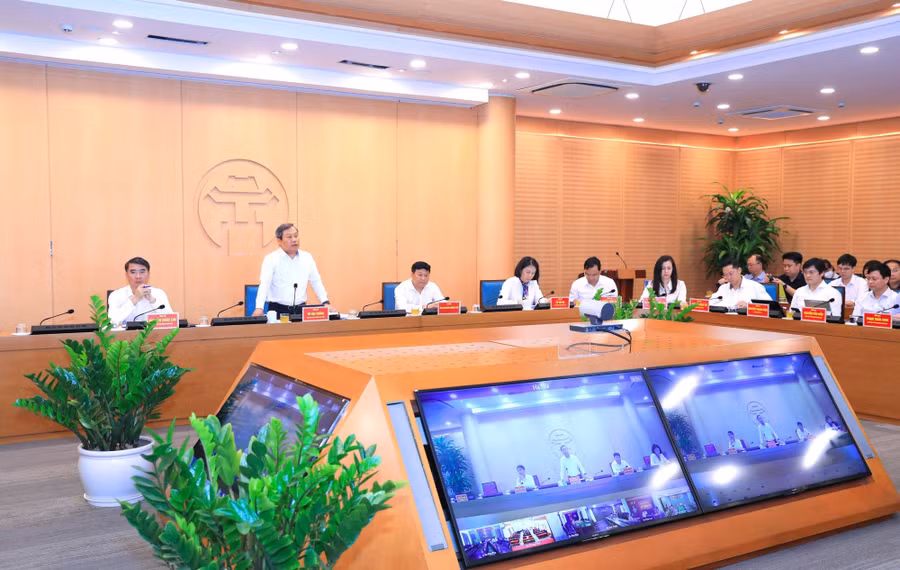 Chủ tịch UBND TP Hà Nội Vũ Đại Thắng chủ trì phiên họp.