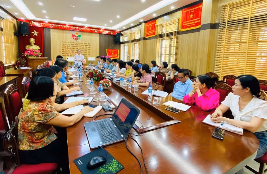 Bà Đỗ Thị Hương - Phó Chủ tịch Thường trực UBND phường Việt Yên phát biểu tại hội nghị.