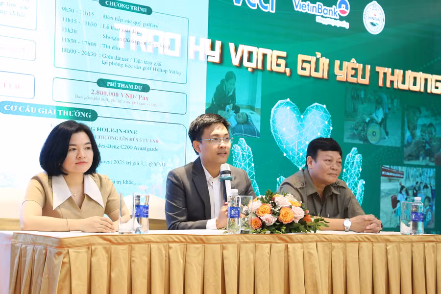 Đại diện Ban tổ chức giải thông tin với báo chí.