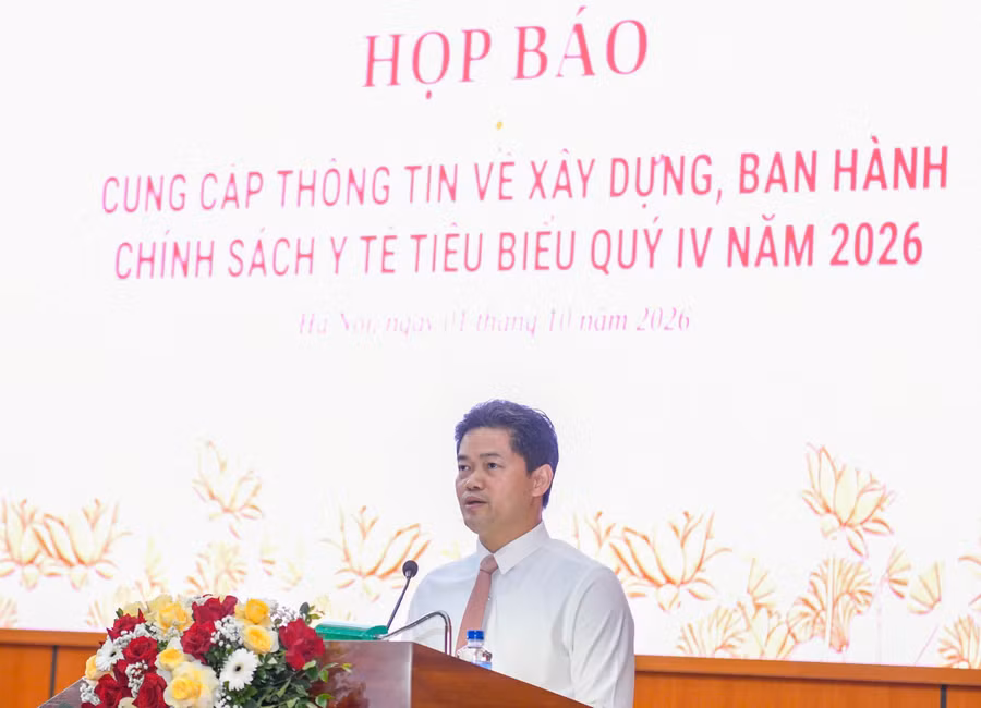 Thứ trưởng Thường trực Bộ Y tế Vũ Mạnh Hà chủ trì họp báo.