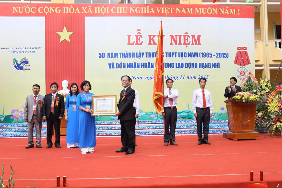 luc-nam-2.jpg
