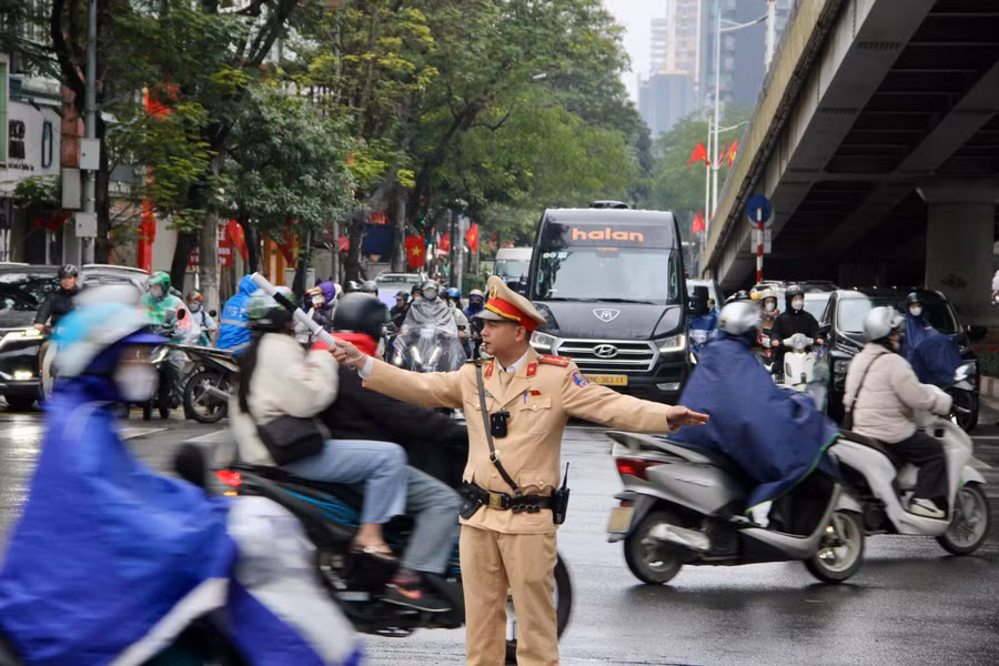 CSGT làm nhiệm vụ sáng 9/2.