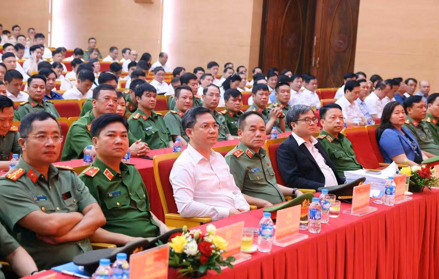 ha-noi-ra-mat-luc-luong-cong-an-126-xa-phuong-moi-tinh-gon-hieu-qua-gan-dan-20250629123148.jpg