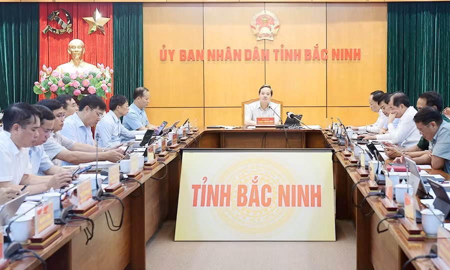 Quang cảnh phiên họp chuyên đề tháng 7 (lần 2). 