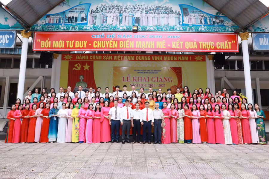 Tập thể cán bộ quản lý, giáo viên, người lao động Trường THPT Quế Võ số 1 trong năm học 2026 - 2027 tại lễ khai giảng. 1792397451093-6790457787106331074-6790457787106331074-d53fea0e02de4cebadbb173d28edad74.jpg