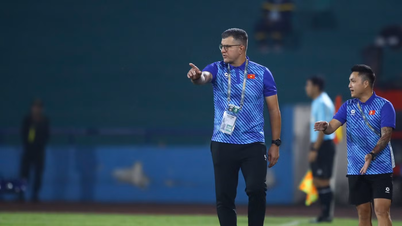 HLV Cristiano Roland dẫn dắt U17 Việt Nam dự tại FIFA U17 World Cup.