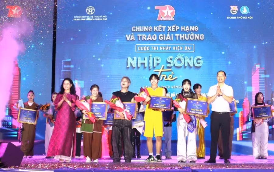 trao-giai-nhat-nhay-2672-5658.jpg