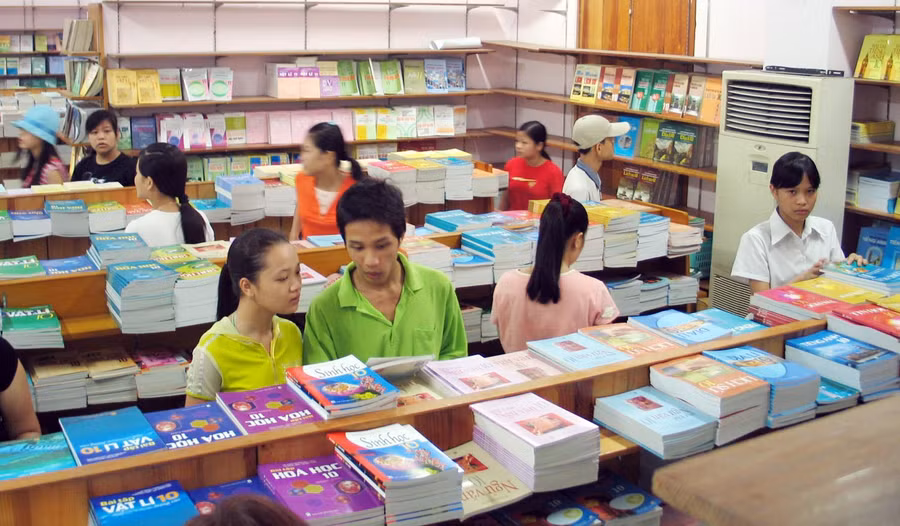 3 nguyên nhân giá sách giáo khoa mới tăng cao hơn bộ sách cũ ảnh 1