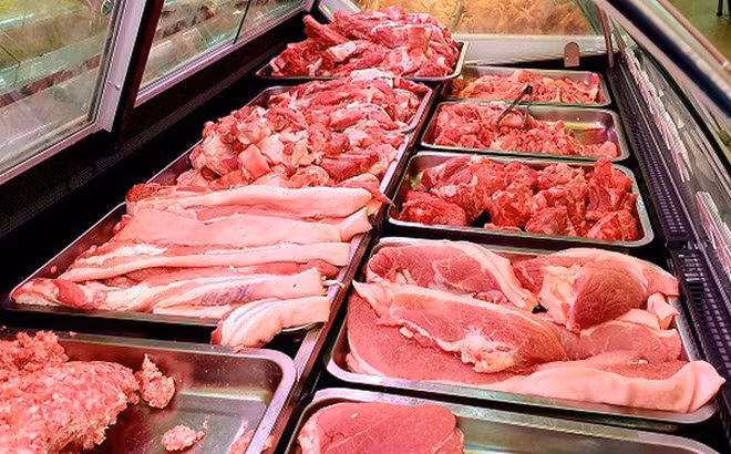 Giá thịt lợn đồng loạt treo ngưỡng 200.000 đồng/kg