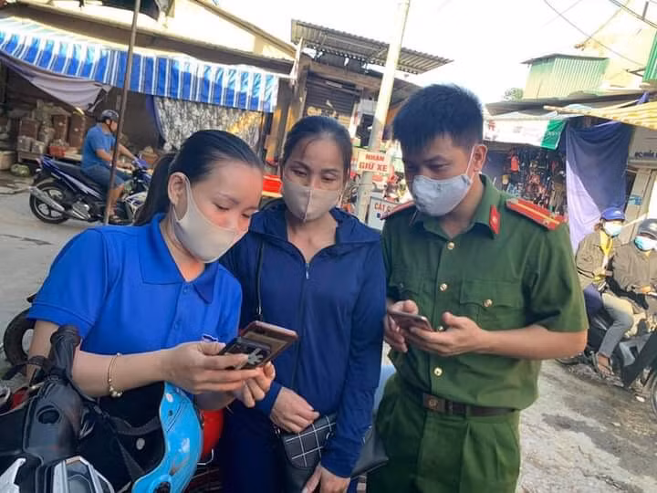 Những câu chuyện nhỏ xúc động về tiếp sức mùa thi tốt nghiệp 2020 tại xứ Nghệ ảnh 2