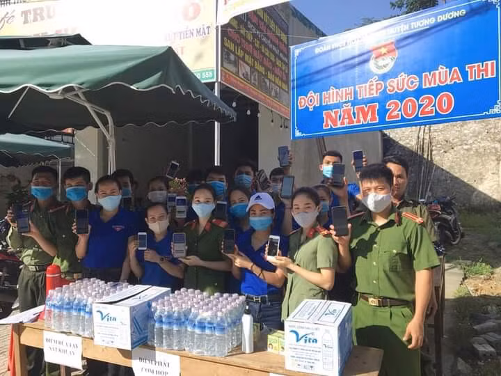 Những câu chuyện nhỏ xúc động về tiếp sức mùa thi tốt nghiệp 2020 tại xứ Nghệ ảnh 3