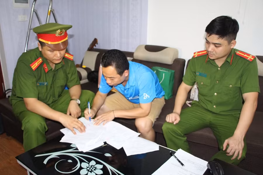 Bắt cán bộ tỉnh bòn rút số tiền rất lớn từ dự án hỗ trợ dân tộc Ơ Đu ảnh 1