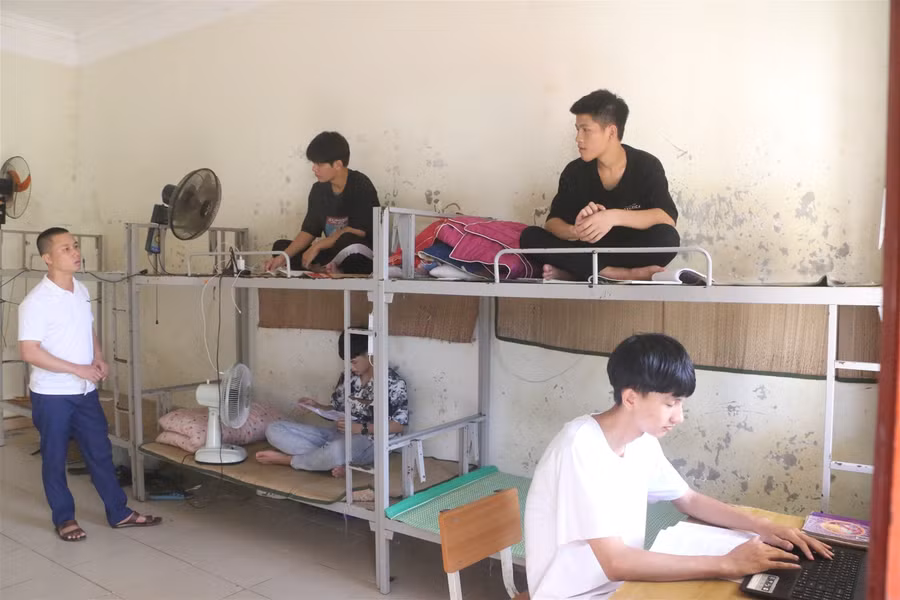 Thầy cô cùng học trò huyện đảo sẵn sàng cho kỳ thi tốt nghiệp THPT ảnh 2