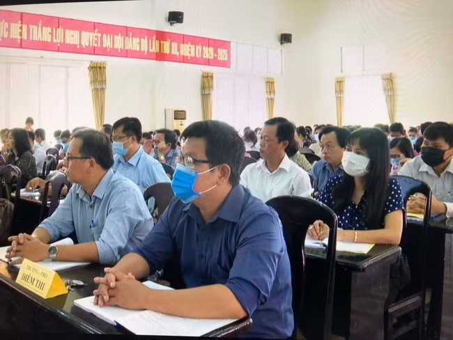 Tây Ninh: Dự phòng 256 bộ bảo hộ và 15.000 khẩu trang y tế cho cán bộ coi thi ảnh 1