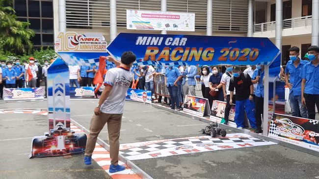 Kịch tính cuộc thi “Mini Car Racing 2020” ảnh 17