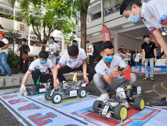 Kịch tính cuộc thi “Mini Car Racing 2020” ảnh 10