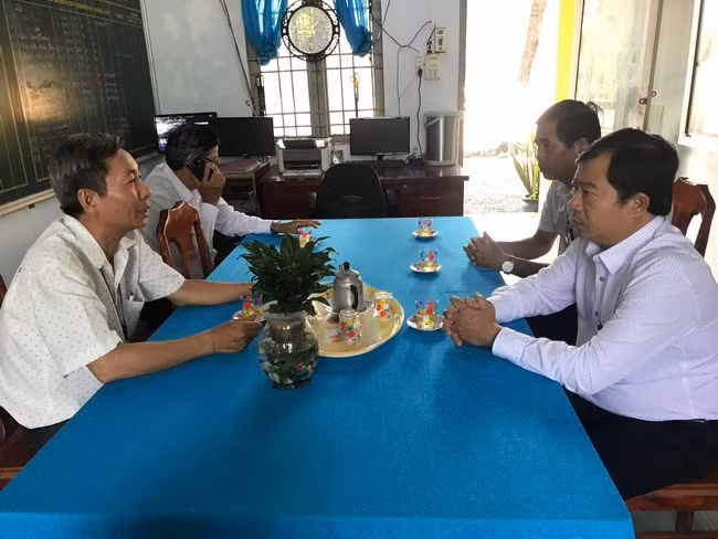 Con yêu râu xanh dưới bóng dáng ông thầy ảnh 2